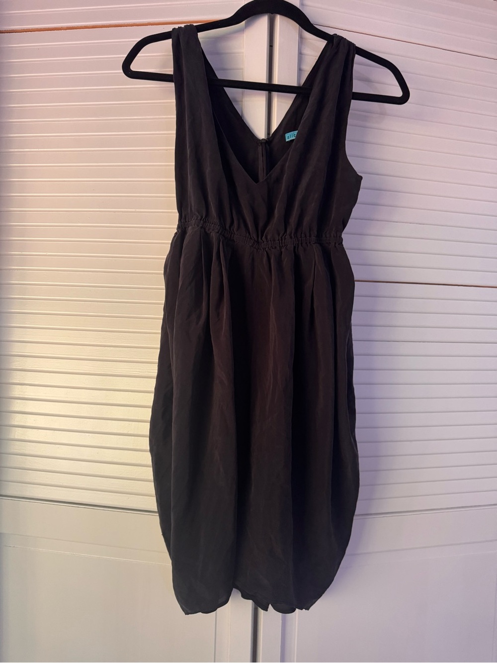 Alice and Olivia Silk Blend Black Women’s V-Neck Sleeveless Short Jumper